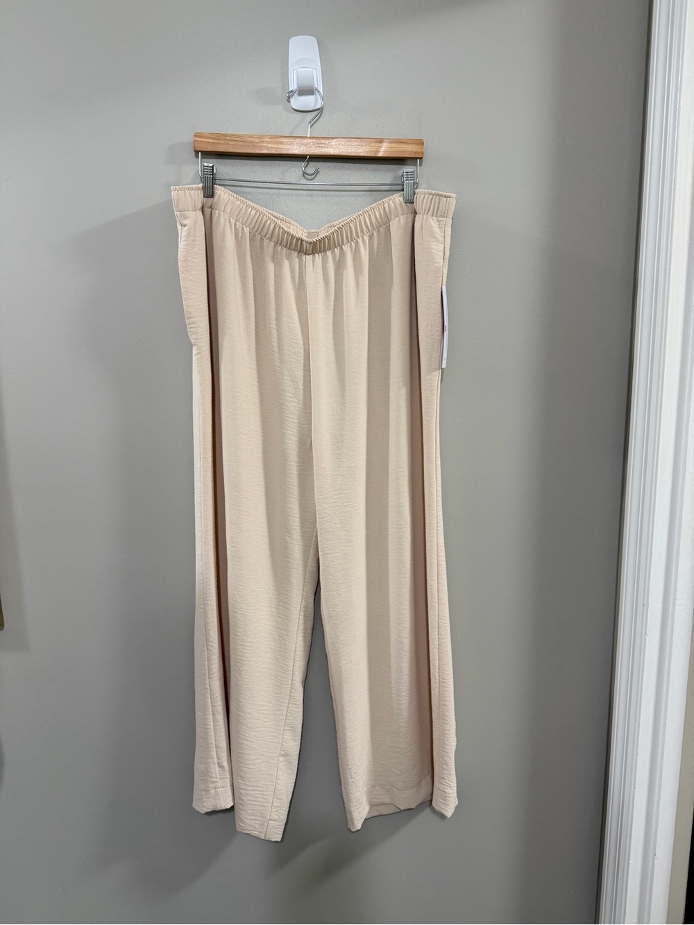 NWT IC COLLECTION Cream Elastic Waist Wide Leg Pants. Size 3X